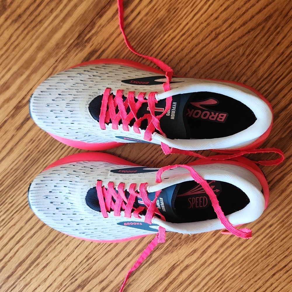 Brooks Hyperion Tempo running shoe.